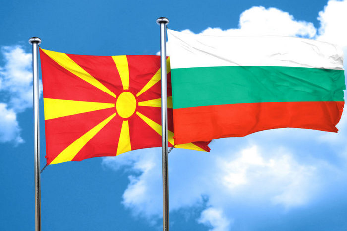 Български студенти учещи у нас и в други страни в